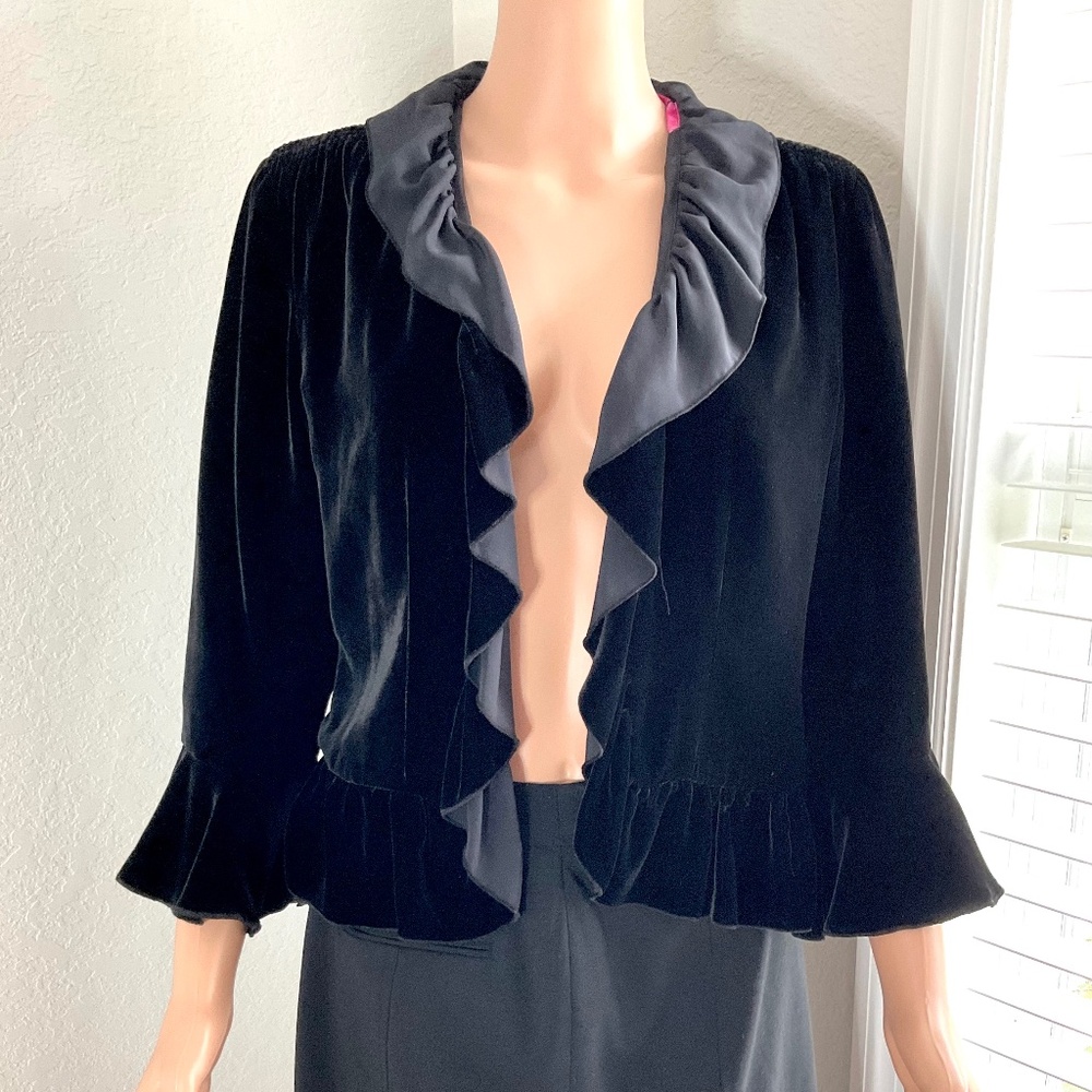 WDNY ruffled sweater Black velvet / floral sz 8 Silk blend